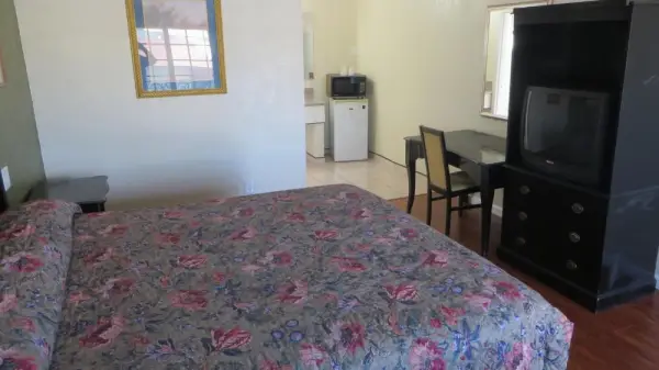 Castaway Motel 10